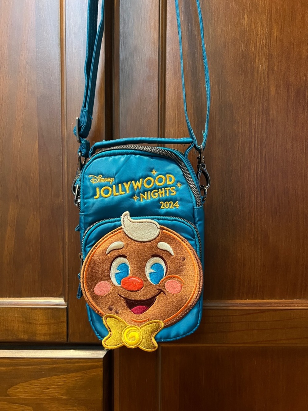 2024 Disney Parks Jollywood Nights Ollie Gingerbread Lug Skeeter Mini Crossbody